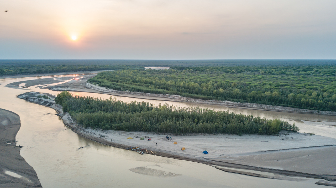 Kayak en el Río Bermejo - El Impenetrable © Matias Rebak, Fundación Rewilding Argentina